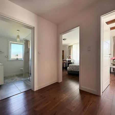 Hydrangea Apartment *